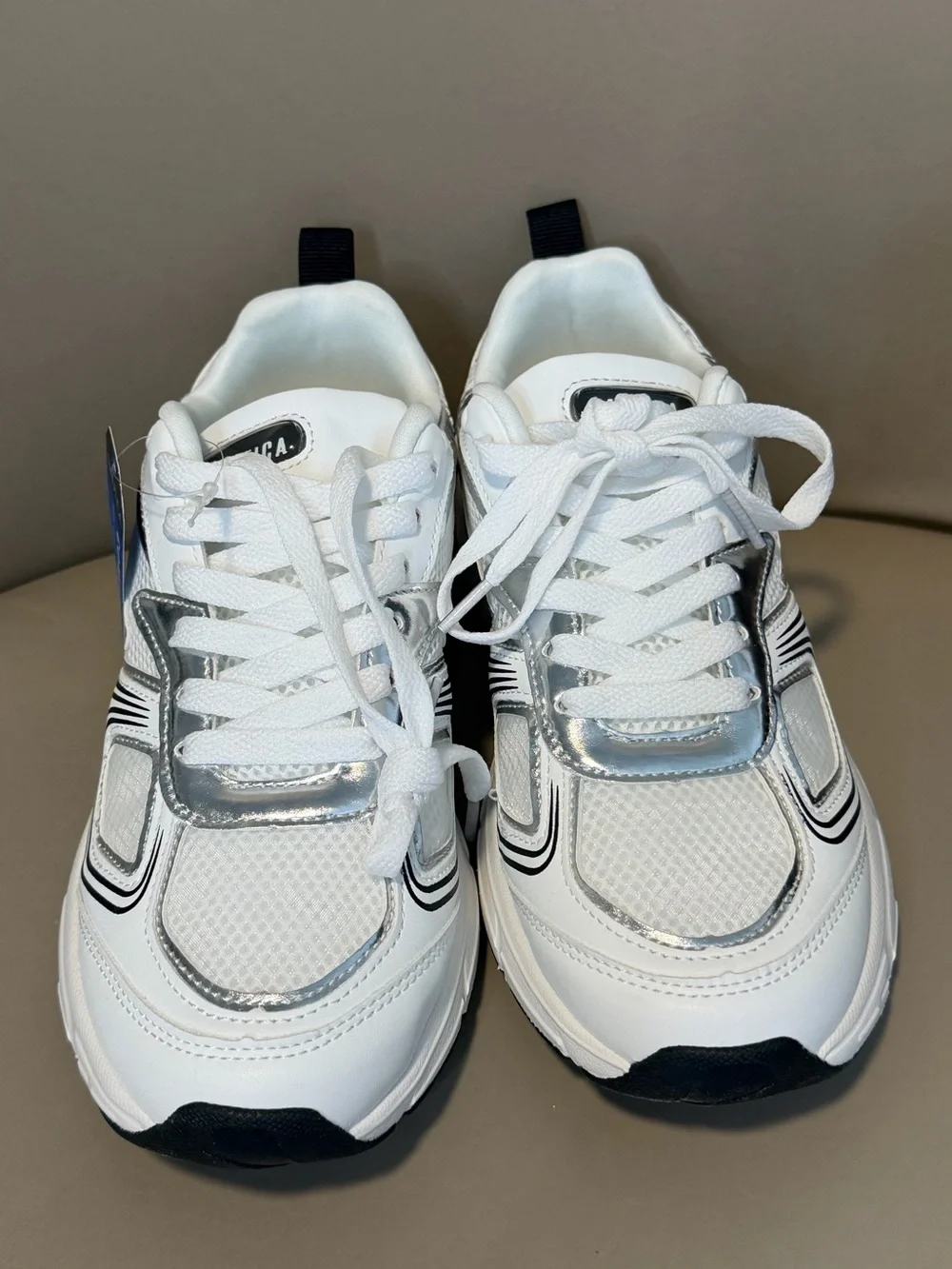 New in Box! Nautica Perelto White, Black & Silver Lace Up Jogger Sneakers Size 8
